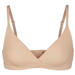FITS EVERYBODY CROSSOVER BRALETTE [NWOT]